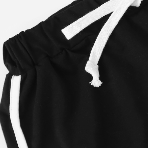 Take Me To Paradise Shorts Set - Picture 2 of 4